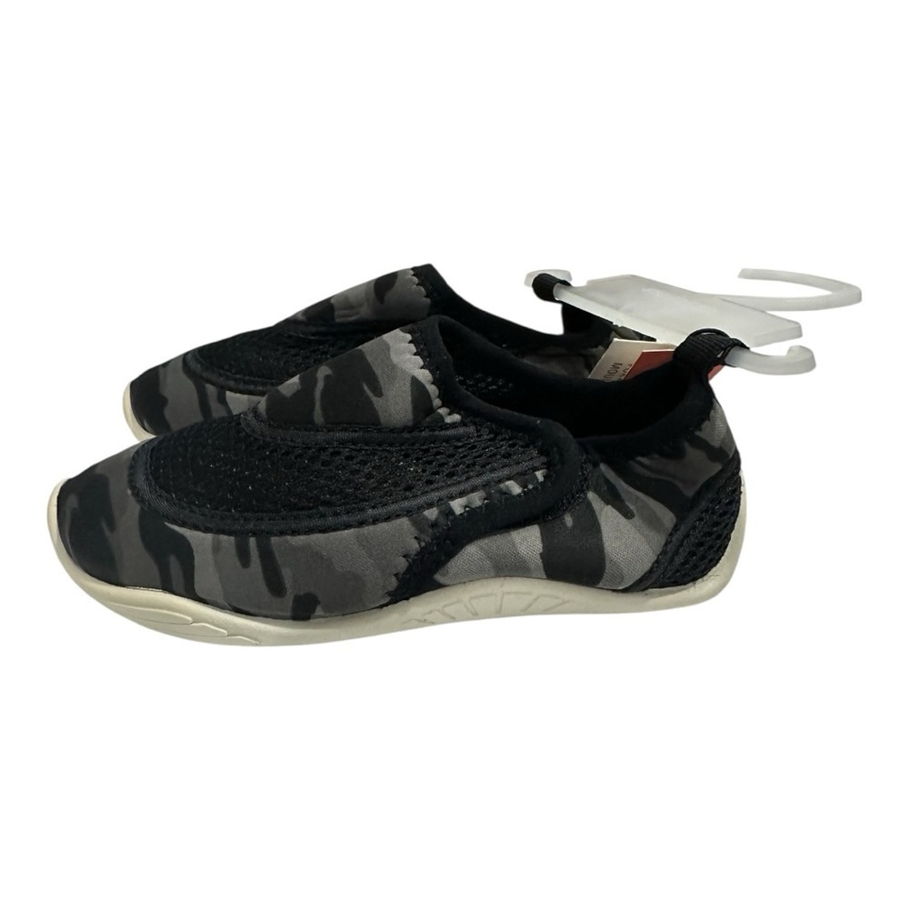 Joe Fresh Water shoes Grey Camouflage Size S (12-13)